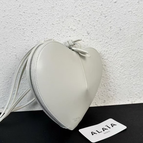 Alaia Cream Heart-Shaped Mini Shoulder Bag - Picture 3 of 6